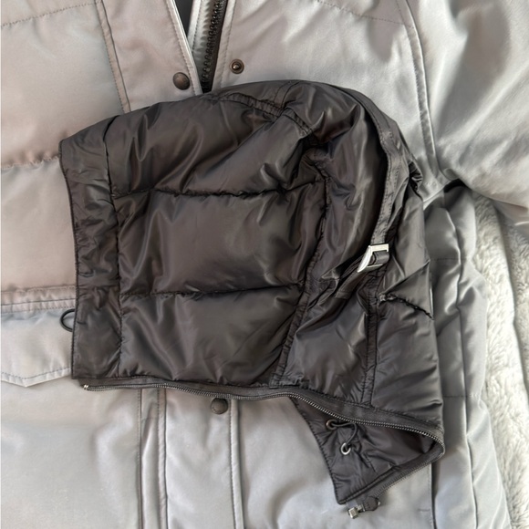 Women's Authentic Canada Goose Gray Bomber Jacket - Picture 7 of 10